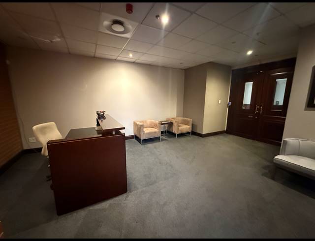1,037M² OFFICE TO LET IN ROSEBANK